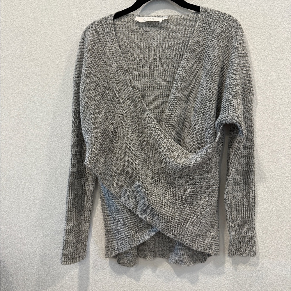 ASTR The Label Women's Surplice Wrap V-Neck Pullover Sweater Gray Small - Picture 5 of 9